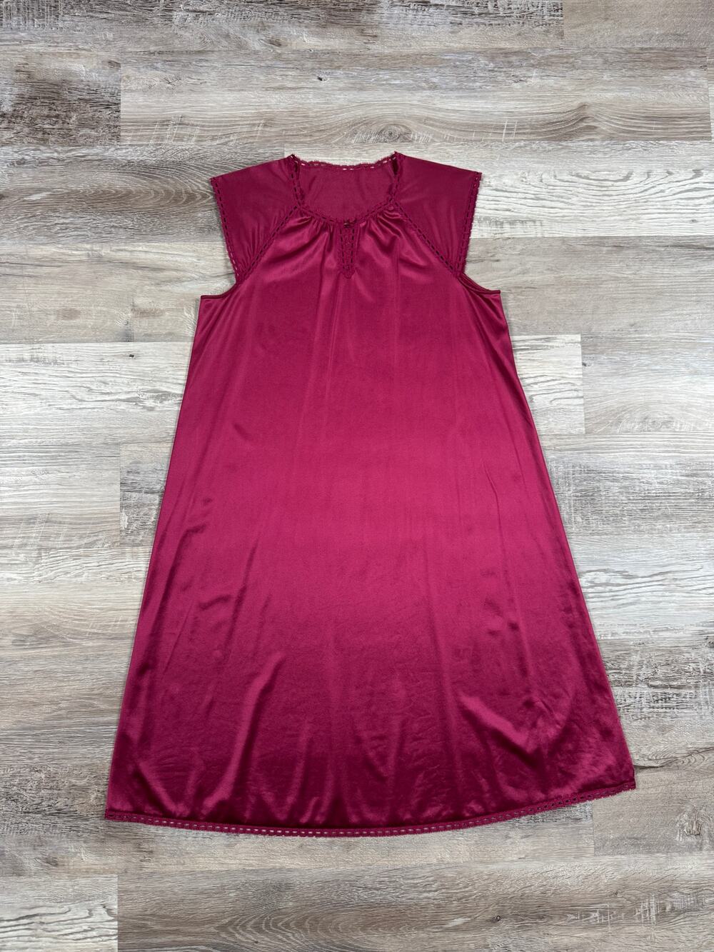 Vintage 70s/80s Vanity Fair Burgundy Nylon Nightgown Lace Trim Lingerie Small
